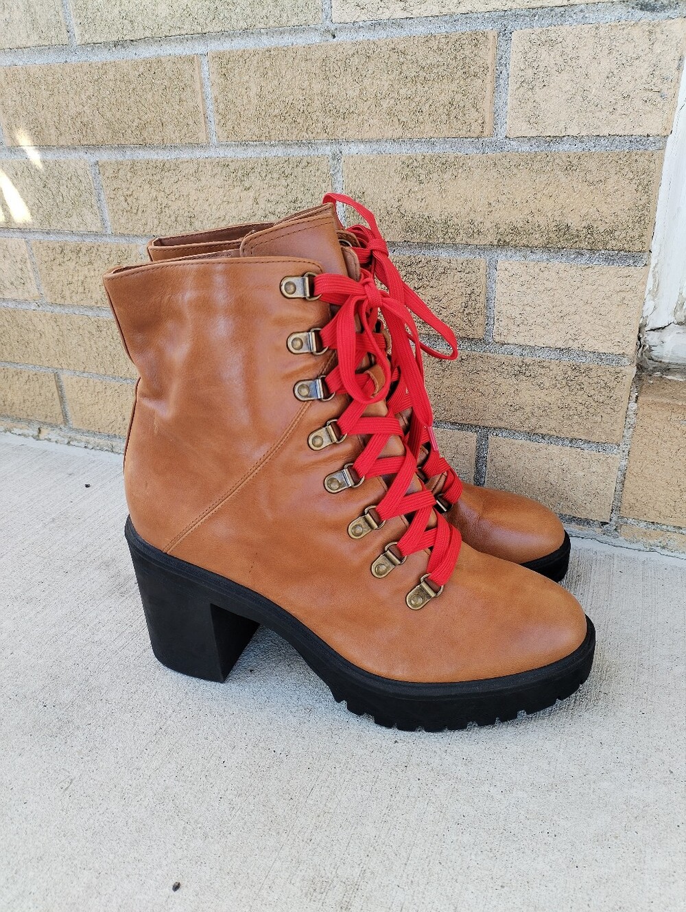 Steve Madden Stovler with Red Laces Size 10
